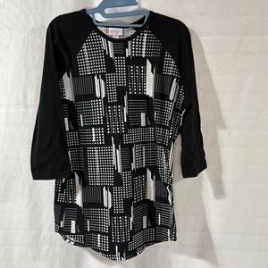LuLaRoe Black & White Funky Pattern Raglan Tee, Size Small